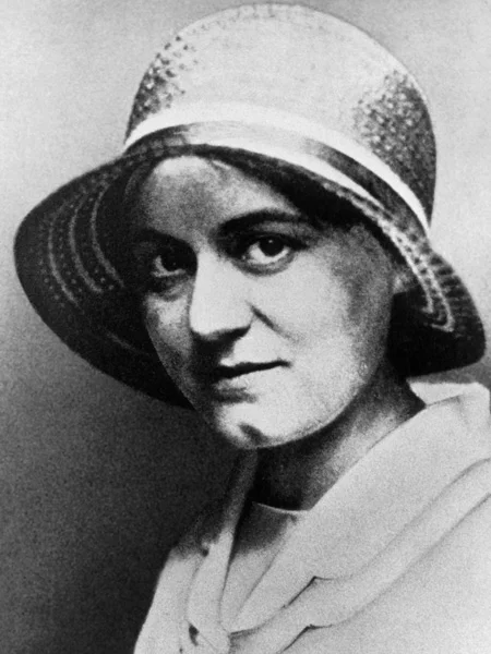 Edith Stein as a young philosopher, in a cloche hat, looking at the camera